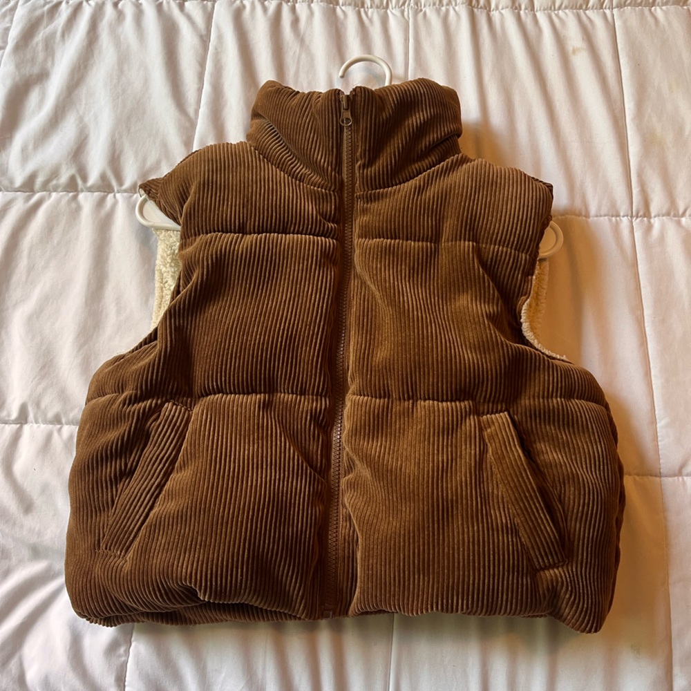 COPY - Super cute cropped puffer vest